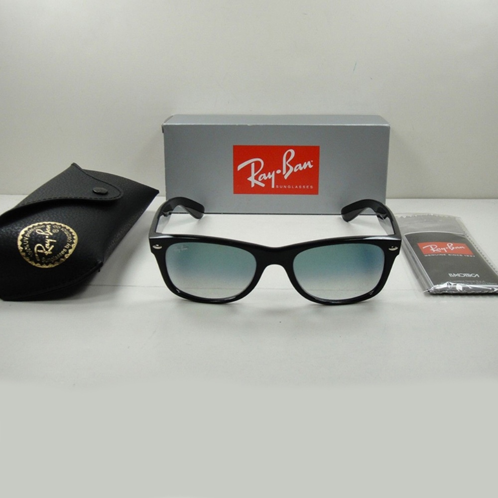 Ray-Ban Sunglasses Black w/Green Gradient Lens - Picture 2 of 6